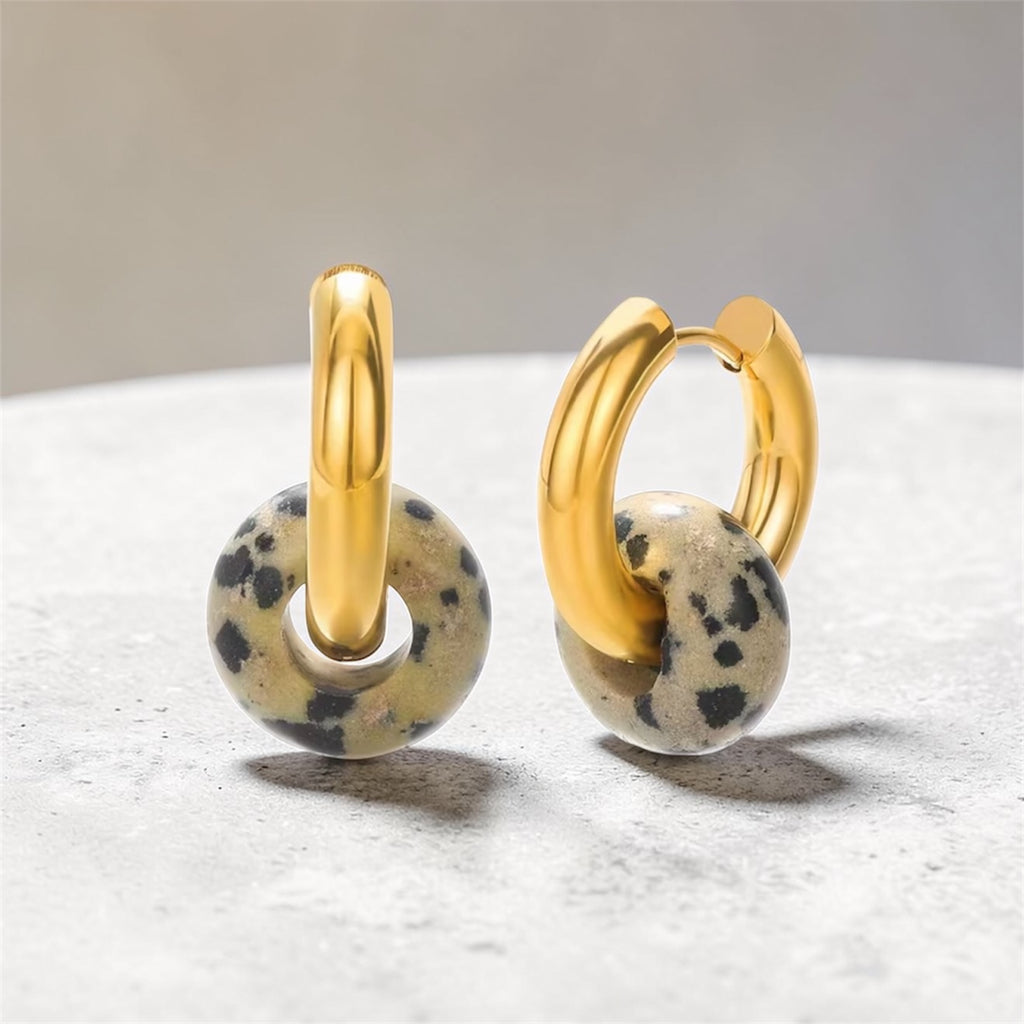 Arracadas doradas con piedra