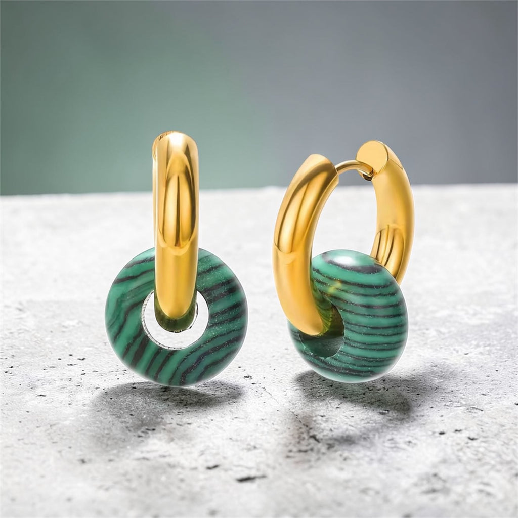 Arracadas doradas con piedra