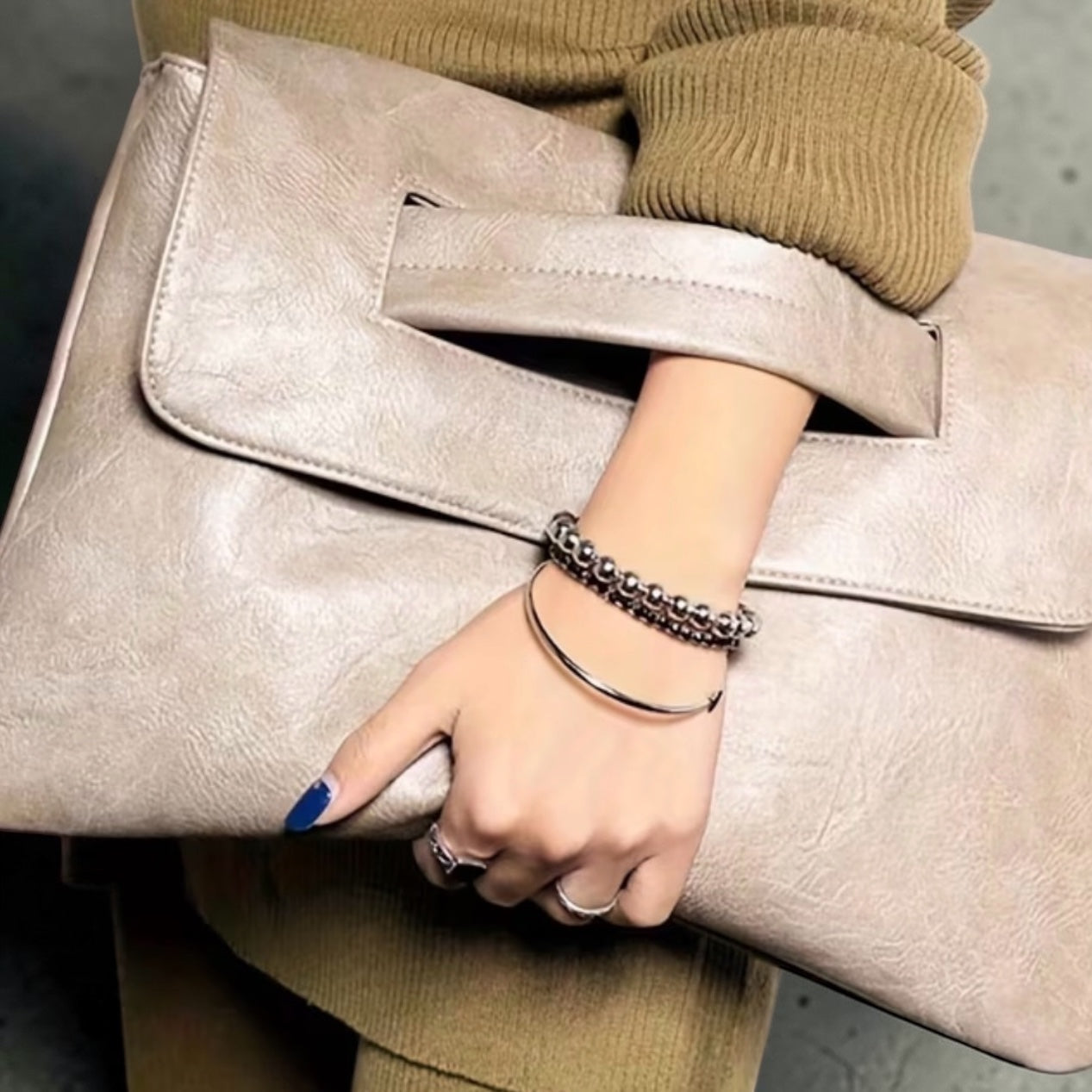 Cartera wristlet
