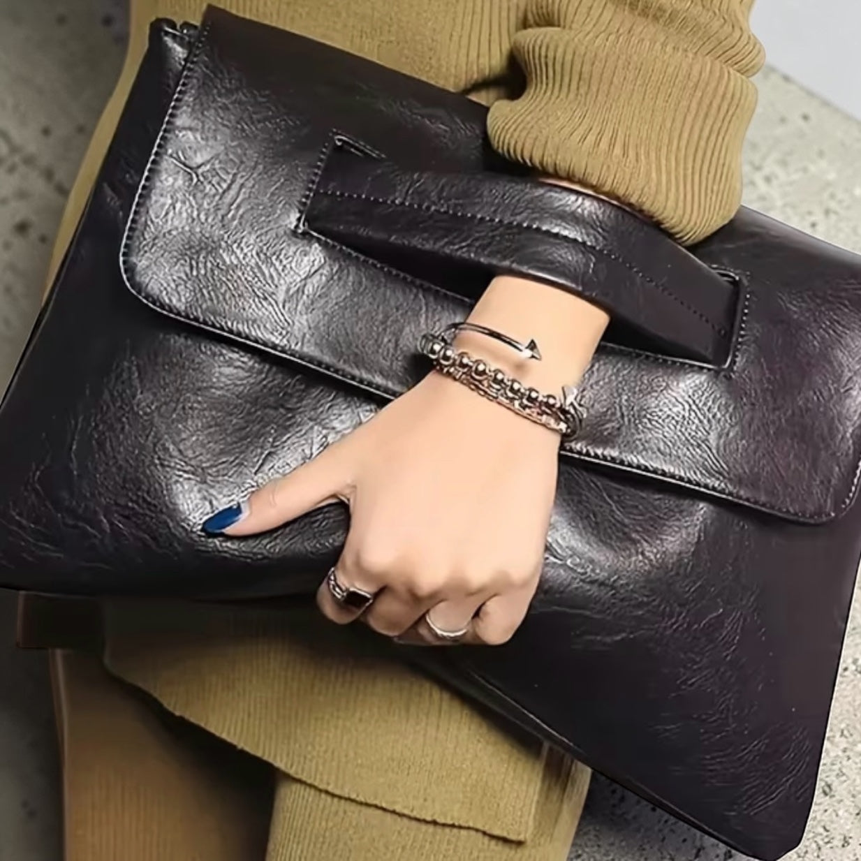 Cartera wristlet