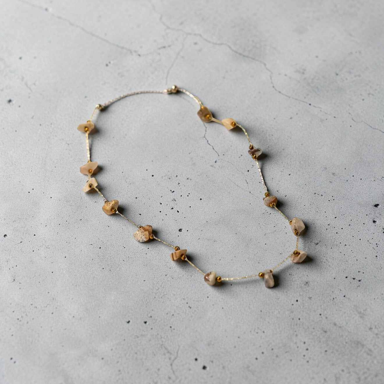 Collar Dorado-Piedra Natural